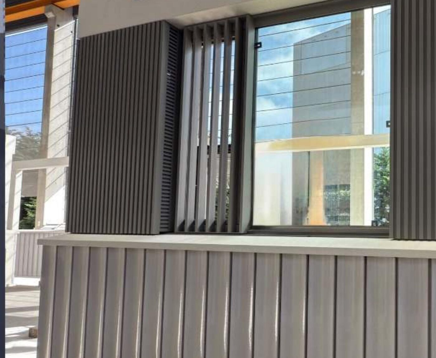 BBC Television Centre — Precast Glazing façade — Installation of windows into pre-cast elements